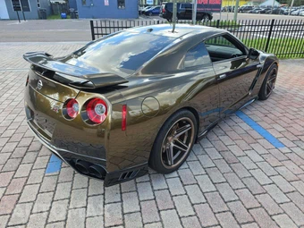 2020 Nissan GT-R Premium - miniatura 3