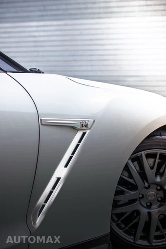 2020 Nissan GT-R Premium - miniatura 18