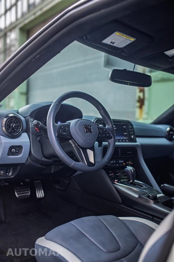 2020 Nissan GT-R Premium - miniatura 9