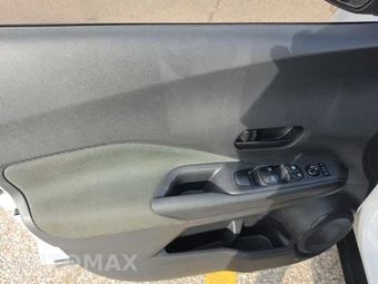 2020 Nissan Kicks S – miniatura 9