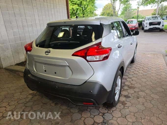 2020 Nissan Kicks S – miniatura 3