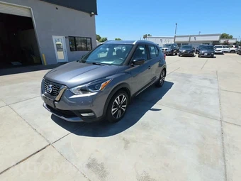 2020 Nissan Kicks SR