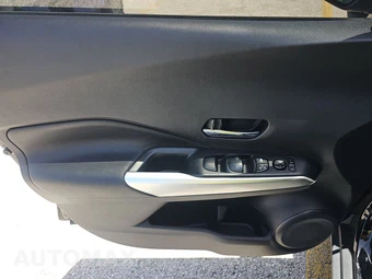 2020 Nissan Kicks SR – miniatura 9