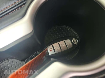 2020 Nissan Pathfinder SV – miniatura 5