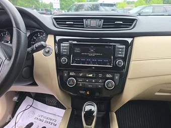 2020 Nissan Rogue SV – miniatura 7