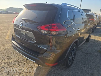 2020 Nissan Rogue SV – miniatura 4