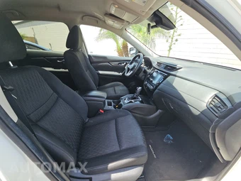2020 Nissan Rogue SV – miniatura 8
