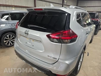 2020 Nissan Rogue SV – miniatura 4