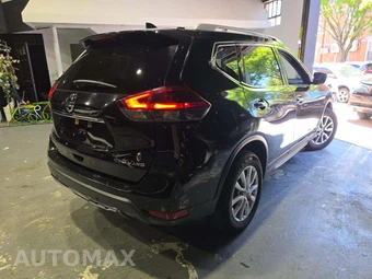 2020 Nissan Rogue SV – miniatura 3