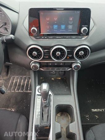 2020 Nissan Sentra S – miniatura 11