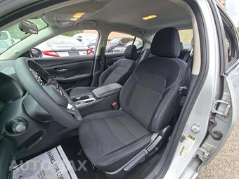 2020 Nissan Sentra S – miniatura 6