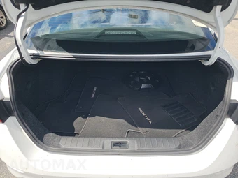 2020 Nissan Sentra S - miniatura 16