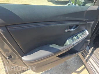 2020 Nissan Sentra SR – miniatura 9
