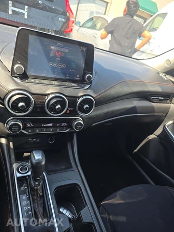 2020 Nissan Sentra SR – miniatura 10
