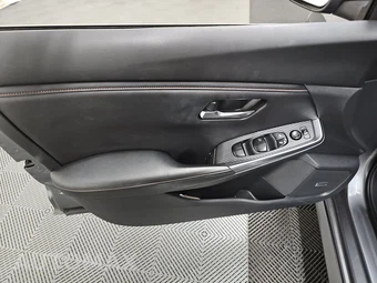 2020 Nissan Sentra SR – miniatura 9
