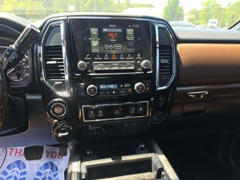 2020 Nissan TITAN Platinum Reserve Crew Cab Short Bed – miniatura 7