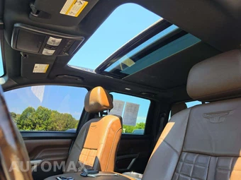 2020 Nissan TITAN Platinum Reserve Crew Cab Short Bed – miniatura 8