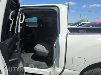 2020 Nissan TITAN S Crew Cab Short Bed - miniatura 13