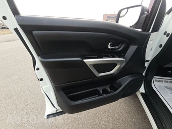 2020 Nissan TITAN SV Crew Cab Short Bed – miniatura 9