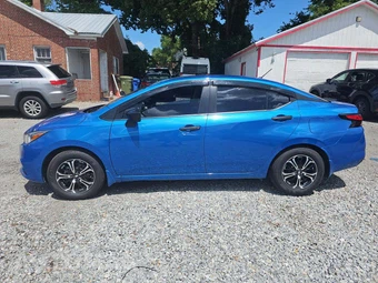 2020 Nissan Versa S – miniatura 2