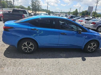 2020 Nissan Versa S – miniatura 4