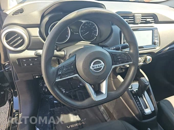 2020 Nissan Versa S – miniatura 10