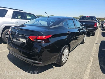 2020 Nissan Versa S – miniatura 4