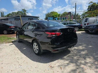 2020 Nissan Versa S – miniatura 2