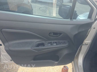 2020 Nissan Versa S – miniatura 10