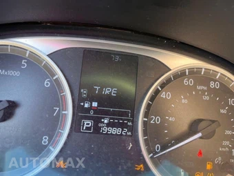 2020 Nissan Versa S – miniatura 11