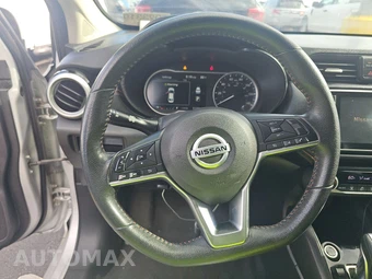 2020 Nissan Versa SR – miniatura 10