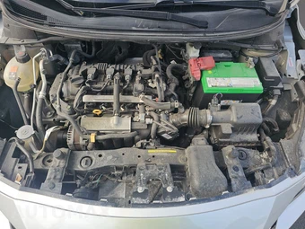 2020 Nissan Versa SR – miniatura 15