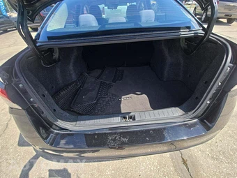 2020 Nissan Versa SR – miniatura 11