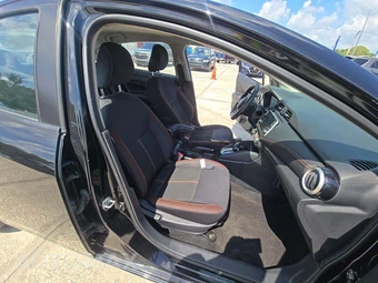 2020 Nissan Versa SR – miniatura 15