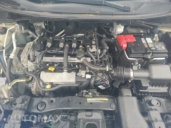 2020 Nissan Versa SR – miniatura 15