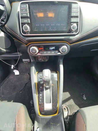 2020 Nissan Versa SR - miniatura 11