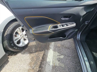 2020 Nissan Versa SR - miniatura 9