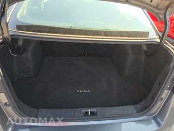 2020 Nissan Versa SR – miniatura 16