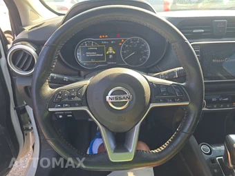 2020 Nissan Versa SR – miniatura 10