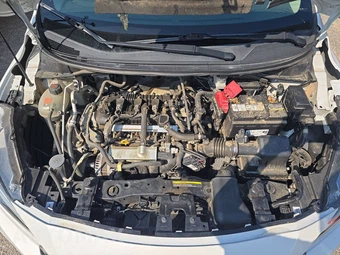 2020 Nissan Versa SR – miniatura 15