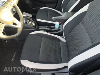 2020 Nissan Versa SV – miniatura 7