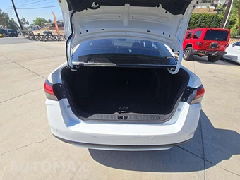2020 Nissan Versa SV - miniatura 14