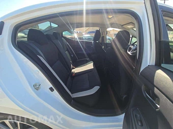 2020 Nissan Versa SV - miniatura 16