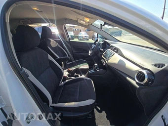 2020 Nissan Versa SV - miniatura 18