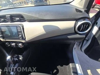 2020 Nissan Versa SV - miniatura 19
