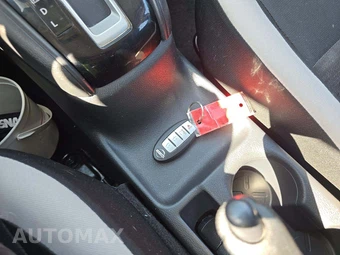 2020 Nissan Versa SV - miniatura 8