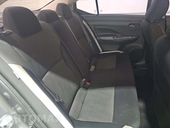 2020 Nissan Versa SV – miniatura 16