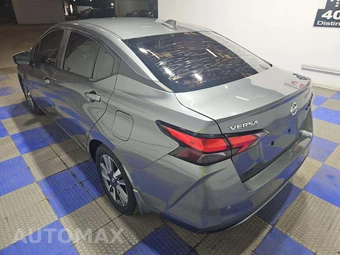 2020 Nissan Versa SV – miniatura 2