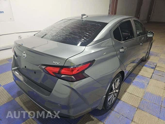 2020 Nissan Versa SV – miniatura 3