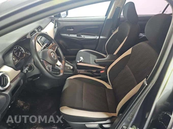 2020 Nissan Versa SV – miniatura 6